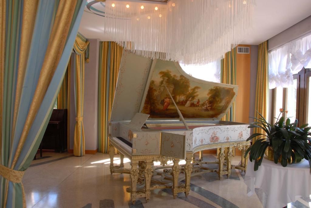 Grand Hotel Astoria لافاروني المظهر الخارجي الصورة