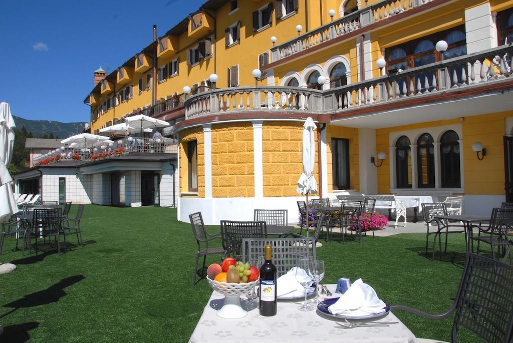 Grand Hotel Astoria لافاروني المظهر الخارجي الصورة